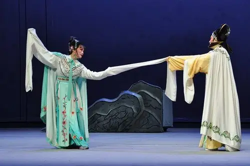 剧照:越剧《西厢记》