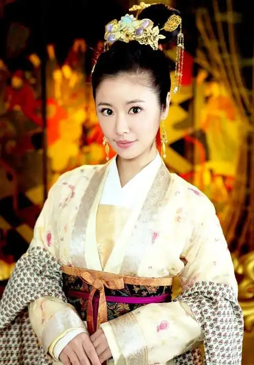 温婉大气 《倾世皇妃》林心如天价华服盘点