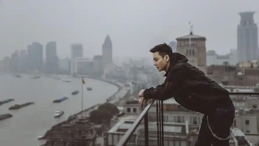 陈伟霆明星风尚壁纸3