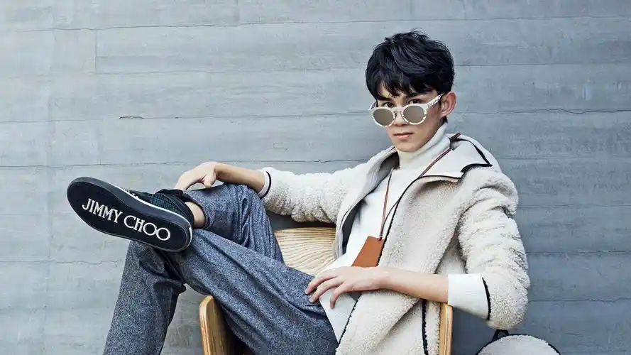 70m上传时间:2020-06-16壁纸标签:吴磊帅气明星风尚壁纸封面图吴磊