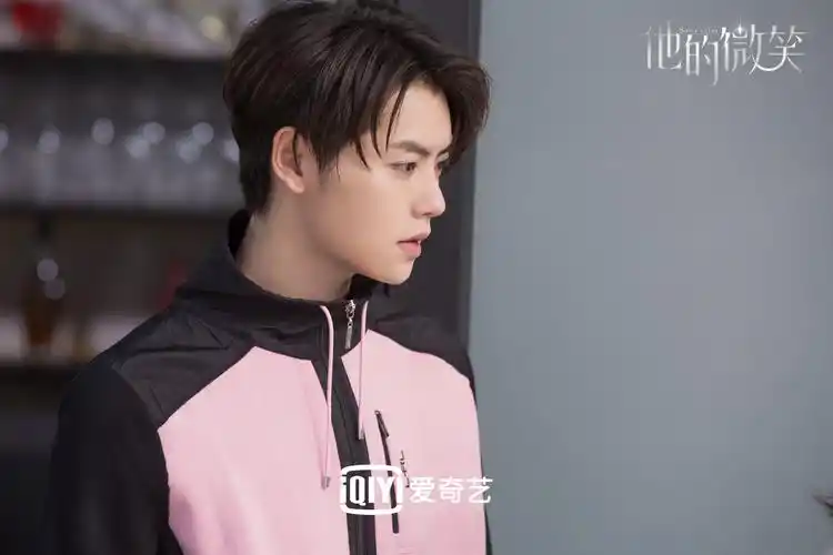 电视剧《 a target="_blank" href="/item/他的微笑/23577374" data