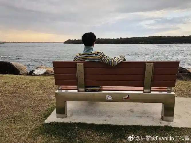 p7会是未来的林彦俊嘛##孤独又灿烂的俊##就给你的背影留个纪念好了