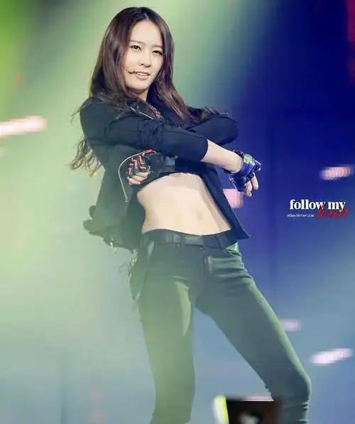 郑秀晶漂亮小蛮腰,身材超好!