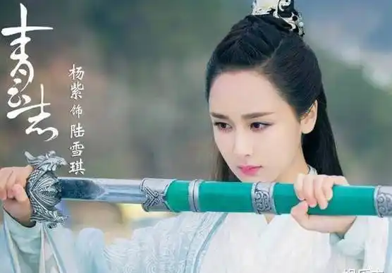 102斤杨紫和86斤赵丽颖同框,终于知道体重是不重要的了_李易峰_电视剧