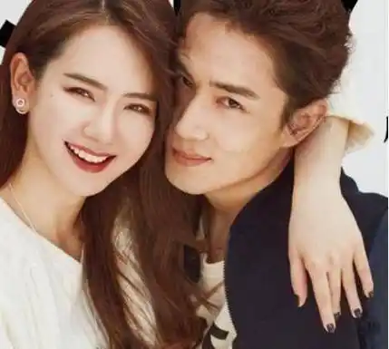 原创mini版戚薇惹人爱比起lucky的长相我更敬佩爸爸李承铉