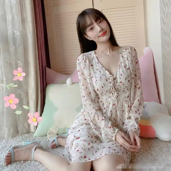 李小璐最新写真曝光 落地窗边碎花短裙大秀美腿