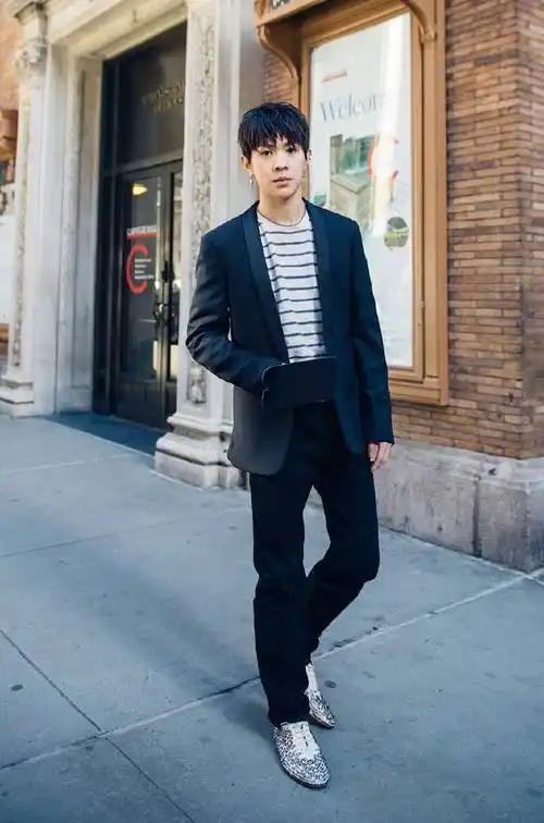 马伯骞22岁就上格莱美?街拍气场不输欧美大牌,这个新人厉害了!