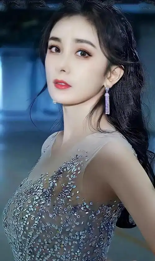 杨幂,自信又迷人的女人|超话|穿搭_网易订阅