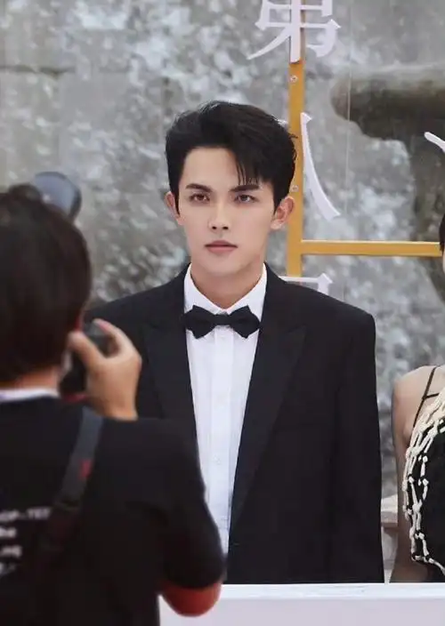 李柄熹是张雨绮的签约艺人#好家伙是张雨绮的签约艺人