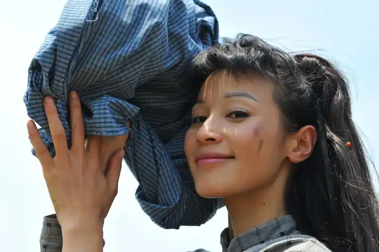 于浙江省金华市浦江县,毕业于浙江省艺术学院越剧表演班,中国女演员