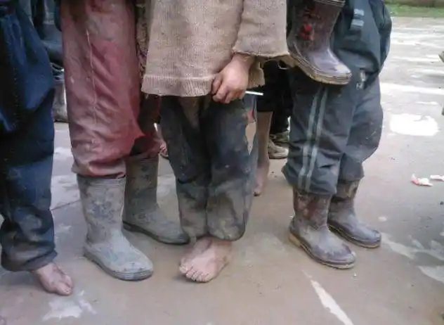 这是一双渴望知识的眼睛,公益骑行送书活动正在开启,请加入我们