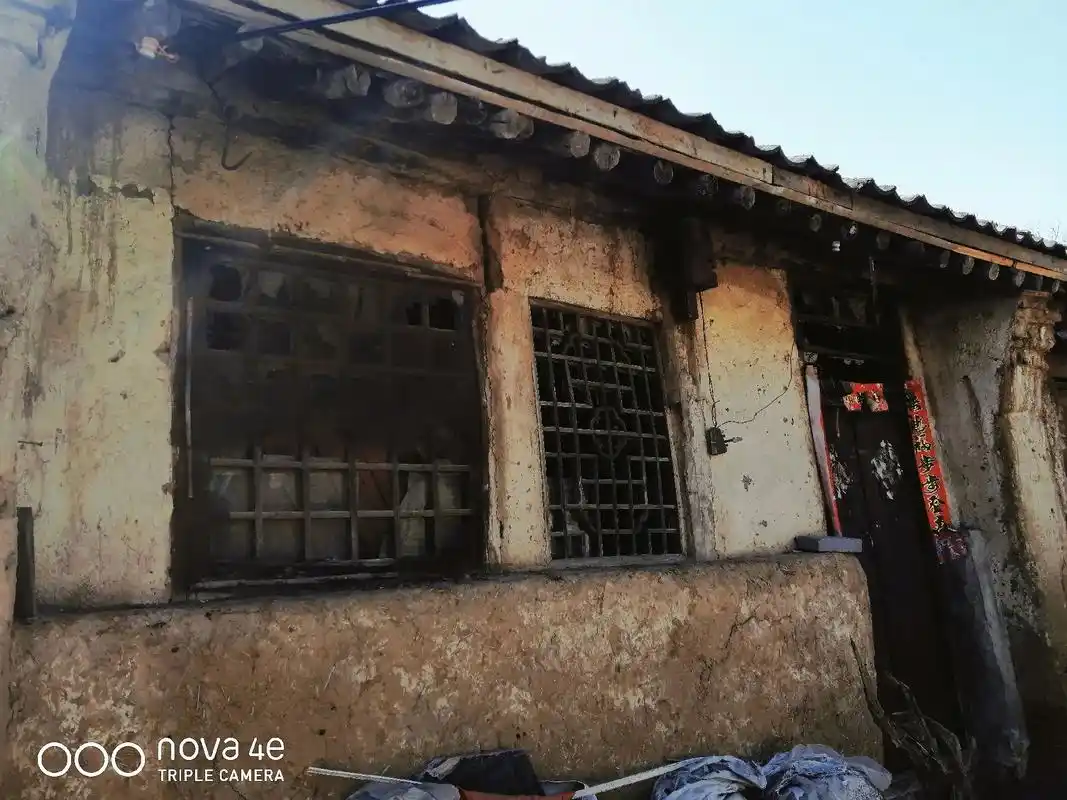 老房子.乡村里的老房子,虽然已近破烂不堪,摇摇欲坠,但他们承 - 抖音