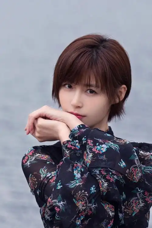 圆脸的短发发型图片女(四款短发最适合圆脸妹子)(1)