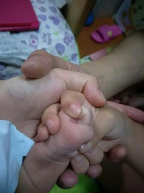 我们一家四口的手,我们是幸福的一家人.