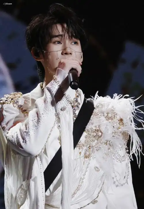 240126全能vocal张真源轮回舞台的激情燃动粉丝热潮涌动