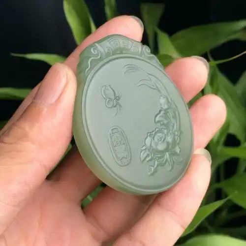 天然和田玉花开富贵吊坠