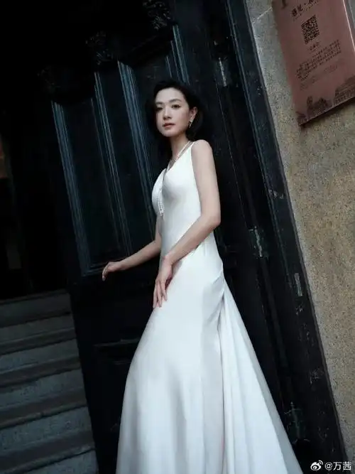 万茜锁骨发##万茜白月光造型#万茜锁骨发造型太美了!