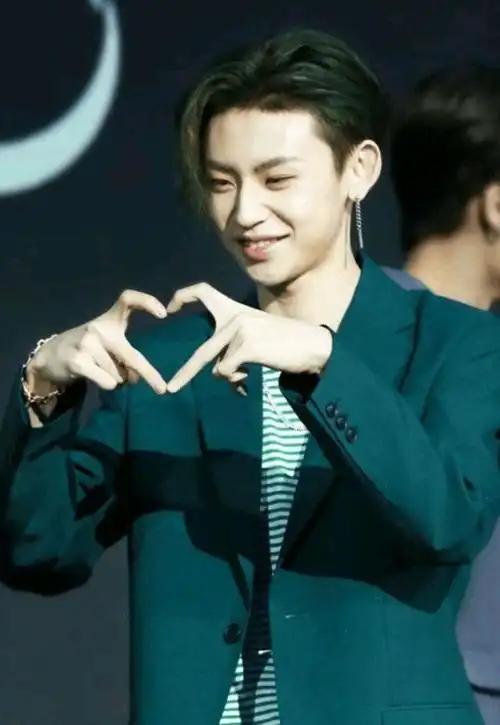 我崽这么可爱,当然要给你们看看了-小鬼——王琳凯-话本小说网