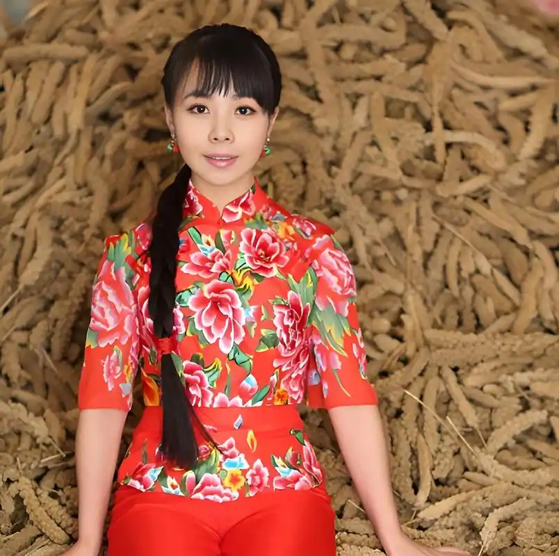 2014年,歌手王二妮和一个"穷小子"结婚了!