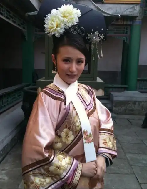 万美汐再次扮演甄嬛传的欣常在美貌不在变成了咖妃宋小宝