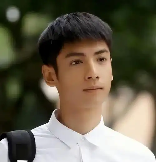 7位"少年感"满满的男明星:与油腻感绝缘,30岁演中学生也不违