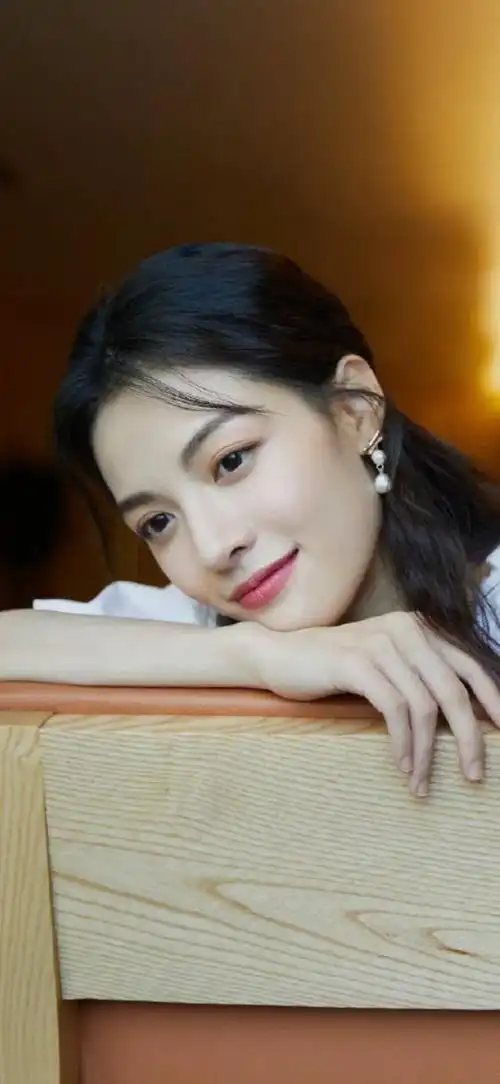 钟楚曦,楚楚动人