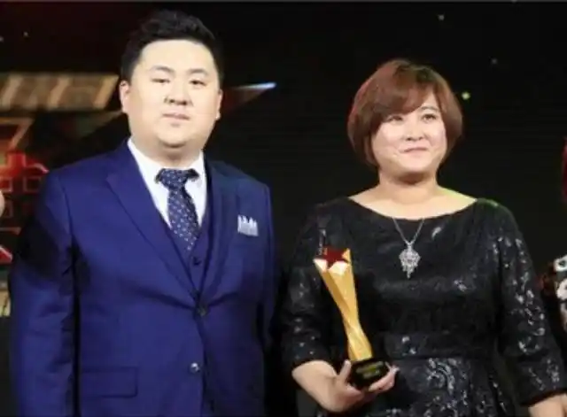 贾玲成功背后的3个男人除了冯巩和宋歌还有传过绯闻的他