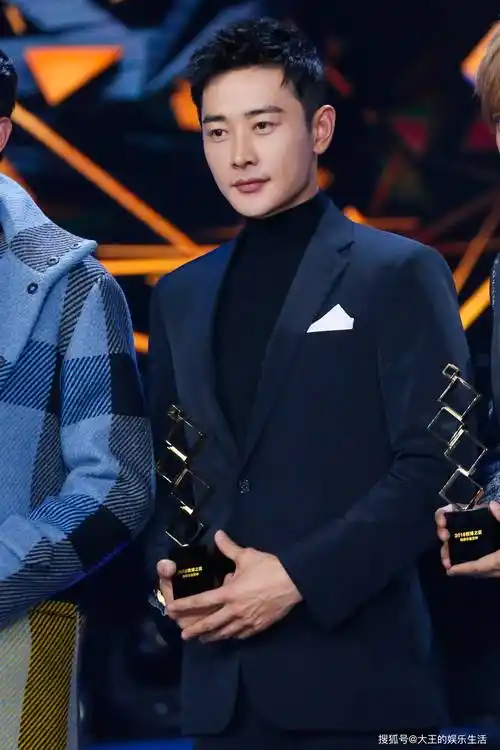 这一次,42岁的罗晋,又给娱乐圈来了个"回马枪"_唐嫣_合作_战争