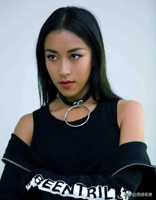 吉克隽逸——中国内地彝族流行乐女歌手