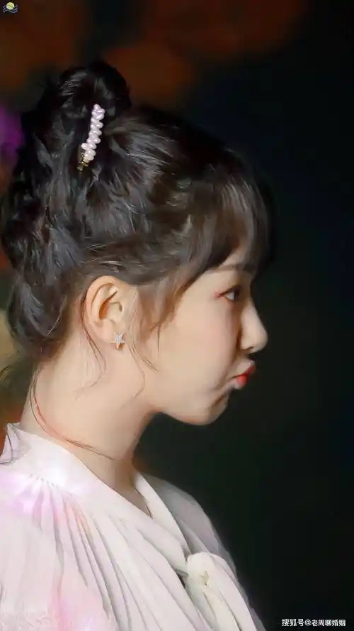 杨紫有谁能拒绝一只嘟嘟嘴的杨紫呢