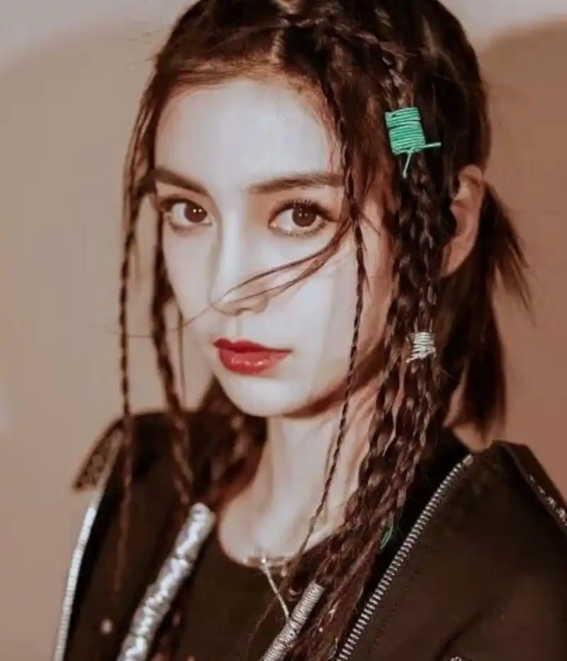 女星脏辫大盘点baby帅气嘻哈范足杨幂甜美依旧