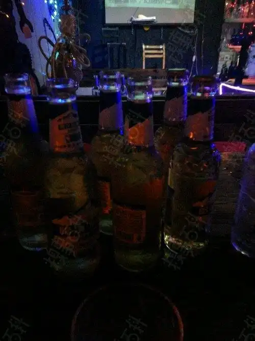 没错,我在一个人在酒吧喝酒,不是没有朋友,只是年纪越大,越不想打扰