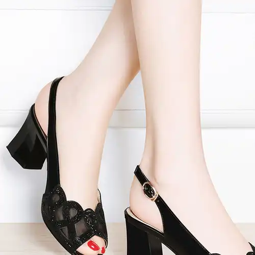 原创时髦女人太会穿了时下流行的高跟凉鞋舒适透气不累脚