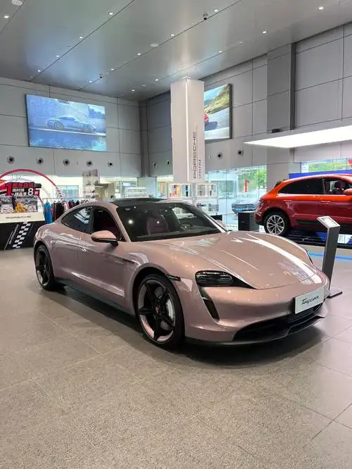 冰莓粉taycan现车