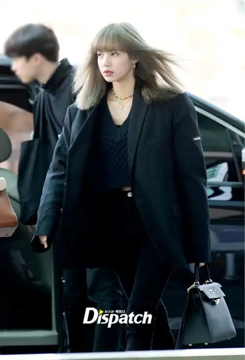 lisa 最具标志性的街拍,来看看不一样的lisa