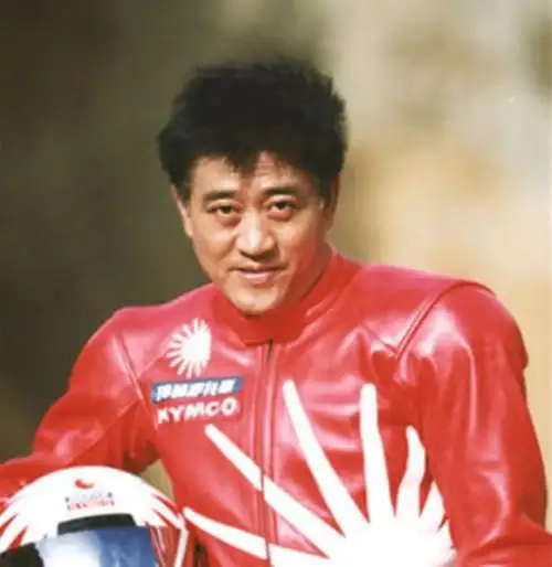 亚洲飞人柯受良,是李连杰的长辈,身手却比不过李连杰