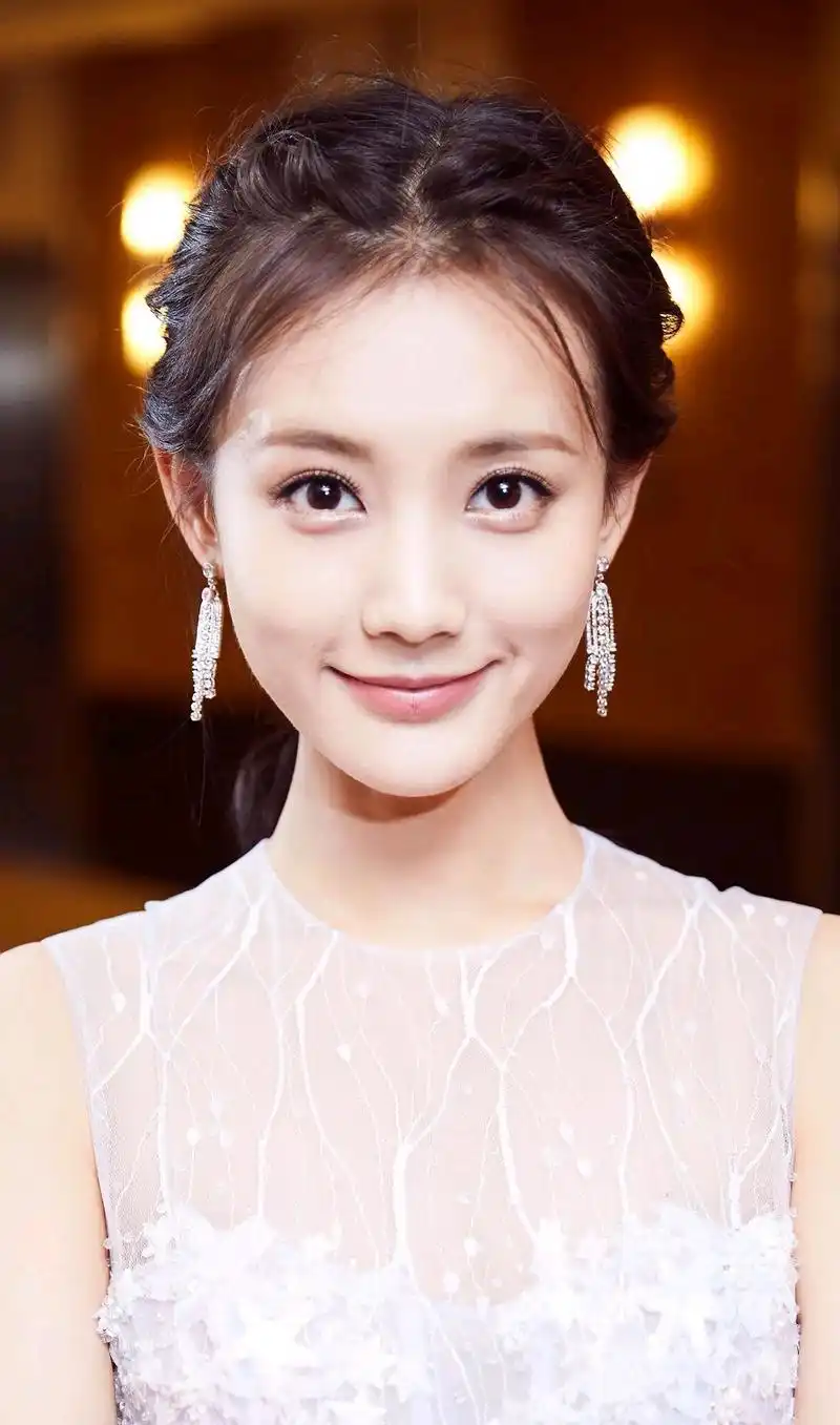 别样动人的李一桐