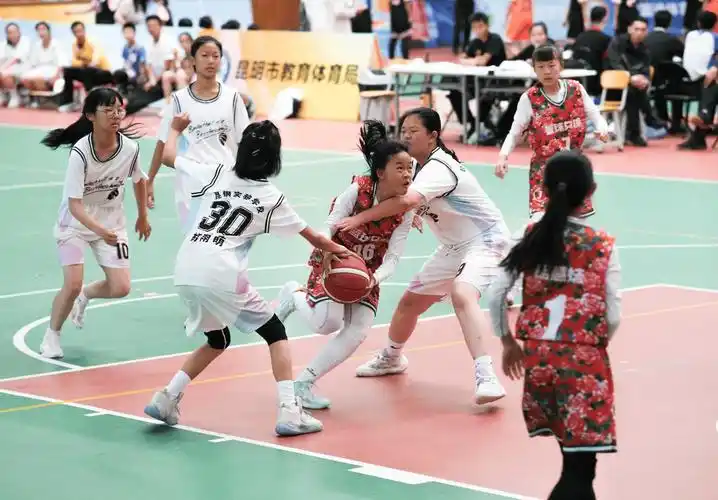 昆明市小学生"萌芽杯"篮球赛火热开打