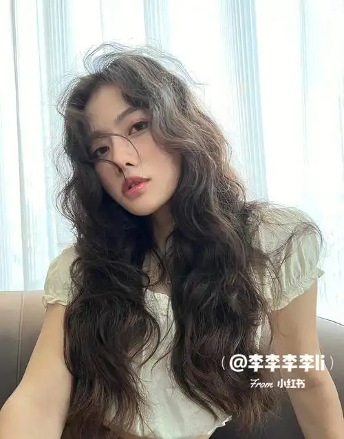 绝对不会出错的法式蛋卷头不挑脸型的卷发