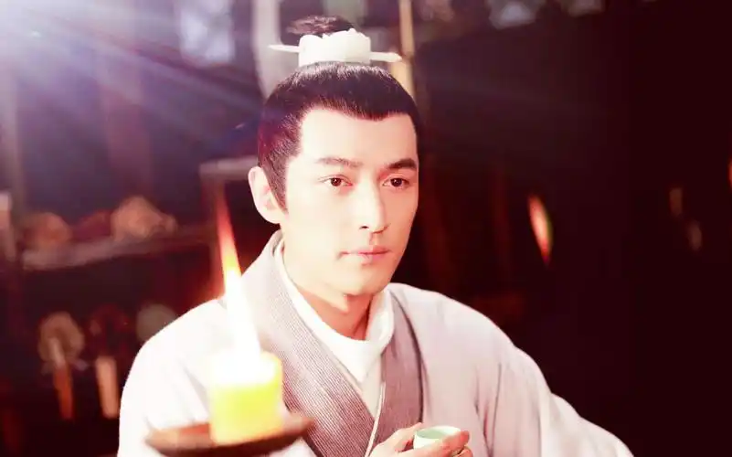 胡歌丨读懂这篇古月的诗,感受这般古月的情