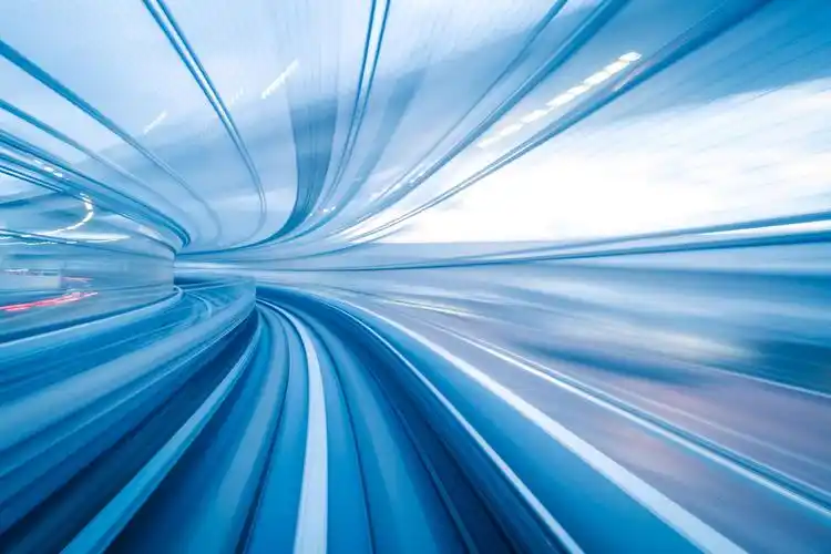 地铁隧道与运动模糊的一个城市