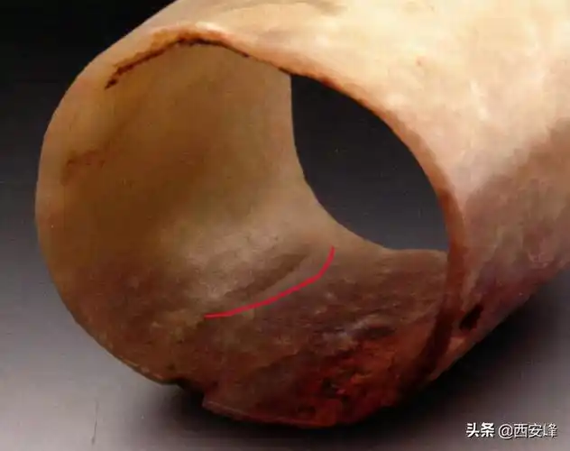 从工痕欣赏馆藏红山文化斜口筒形玉器