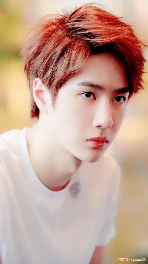 王一博:19岁的小翟总,有时严肃,有时委屈,看起来还蛮好欺负的