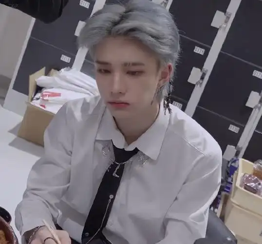 到失语08twi黄铉辰小卡黄铉辰头像黄铉辰表情包7815辰day招新2