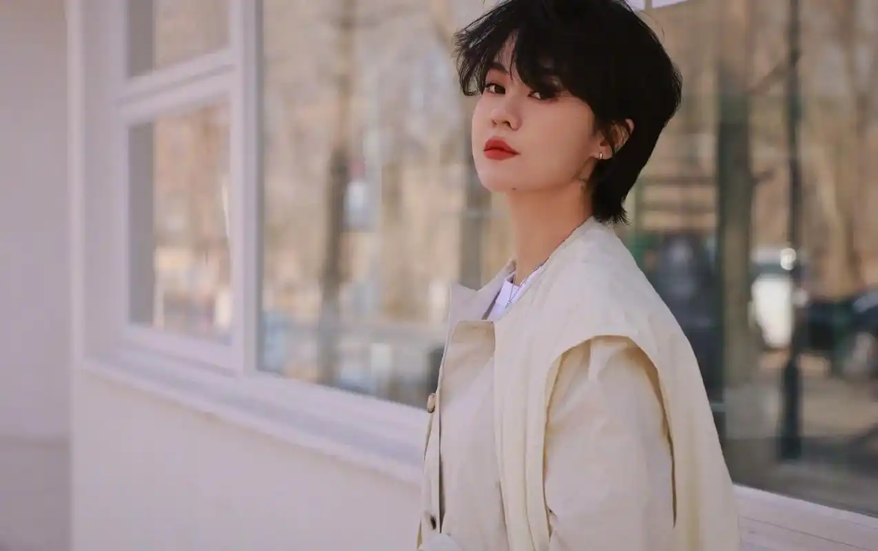 她的节日.#郁可唯 #致敬了不起的她  #氛围感 #短发女生 - 抖音