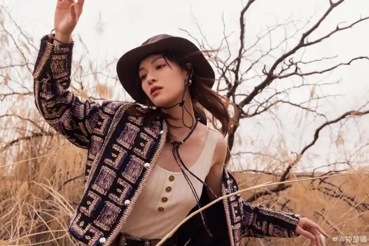 钟楚曦 一起露营吧 西北之旅 明星美女图片