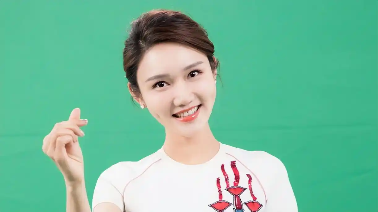 央视主持人龙洋:被称作董卿接班人,集美貌与才华于一身的湘妹子