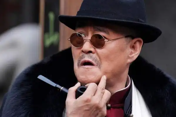 大陆六十岁以上的男明星照片和名字