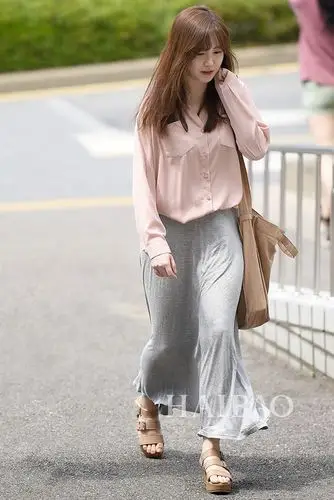 韩国女明星时尚街拍 学林允儿郑秀妍穿着搭配