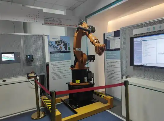 2021全国主流媒体德阳行媒体走进创新中心和东汽探寻德阳高端装备智能